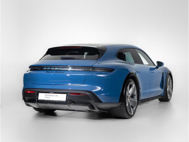 Porsche Taycan Turbo S Cross Turismo