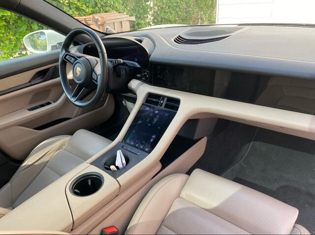 Porsche Taycan 4S 79 kWh / Panoramadak / Camera / Luchtvering / Keyless / 20'' / Bose / Stoelverwarming / DAB / ACC