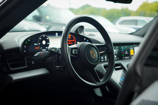 Porsche Taycan Cross Turismo 4 93 kWh / Dual Screen / Pano / Sportstoelen / Warmtepomp