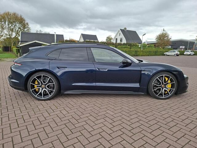 Porsche Taycan Sport Turismo Turbo S 93 kWh 761pk | Burmester | Keramische remmen | Volleder | HUD | SportChrono | Panodak | Bijrijdersdispay | PDCC | Stoelventilatie | 5-pers | SportDesign | InnoDrive| Carbon in/exterieur | Etc..  247300 nw prijs   (Org NL)