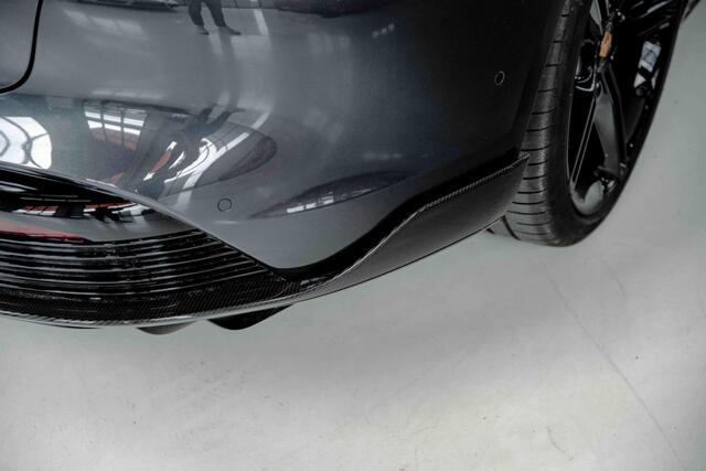 Porsche Taycan Turbo S l Sport Design Carbon l Burmester