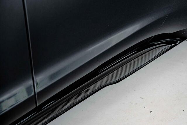 Porsche Taycan Turbo S l Sport Design Carbon l Burmester