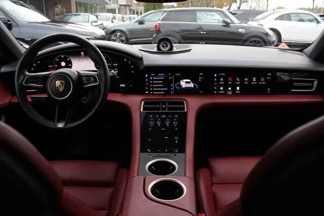 Porsche Taycan Performance 84 kWh / SoH 95.8% / 1Eign. / Panoramadak / 360Camera / Passenger Display / Head-up / Luchtvering / Sportchrono