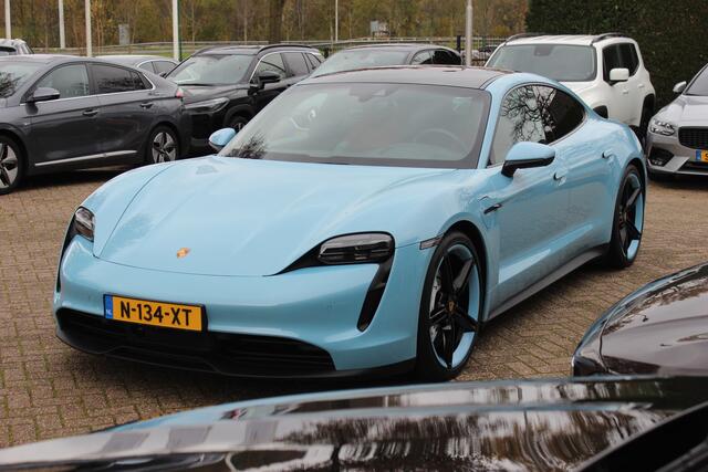 Porsche Taycan Performance 84 kWh / SoH 95.8% / 1Eign. / Panoramadak / 360Camera / Passenger Display / Head-up / Luchtvering / Sportchrono
