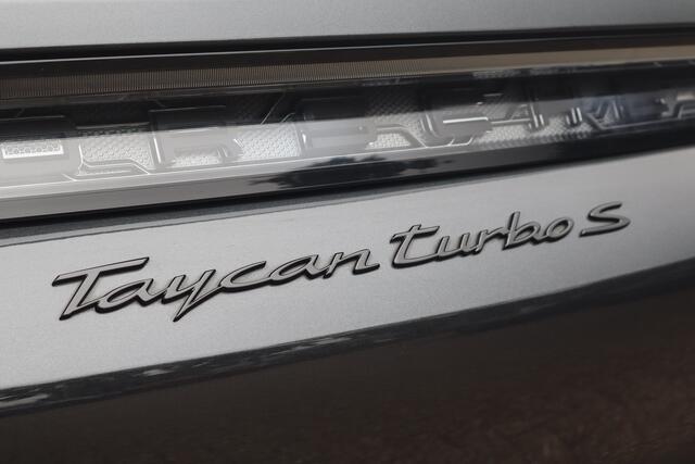 Porsche Taycan Cross Turismo Turbo S **Nieuwprijs ¤ 202.452.-** Carbon I Keramisch I Sport Chrono