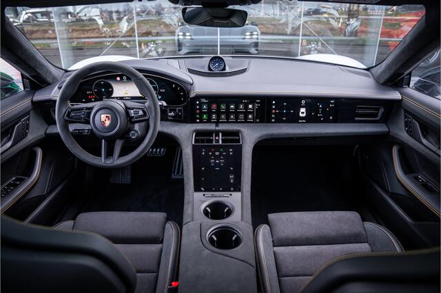 Porsche Taycan GTS 93 kWh ** PCCB ** PDLS+ ** HUD ** Panodak ** Sport Design Carbon ** 4WS NP 190K ** Rijbereik tot 504km (WLTP)