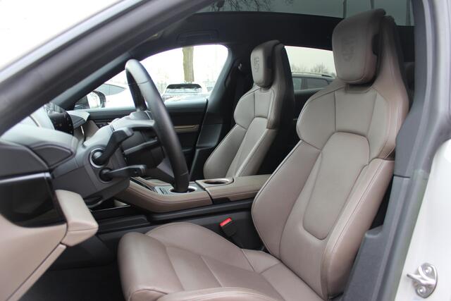 Porsche Taycan Cross Turismo 4 93 kWh / NL Auto! / NIEUWSTAAT! / Panoramadak / 360Camera / Passenger Display / Achterasbesturing / Matrix LED / 21'' / Adaptieve Stoelen / Luchtvering / Stoelventilatie / Dodehoek / Stuurverwarming