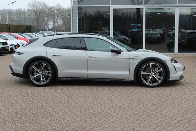 Porsche Taycan Cross Turismo 4 93 kWh / NL Auto! / NIEUWSTAAT! / Panoramadak / 360Camera / Passenger Display / Achterasbesturing / Matrix LED / 21'' / Adaptieve Stoelen / Luchtvering / Stoelventilatie / Dodehoek / Stuurverwarming