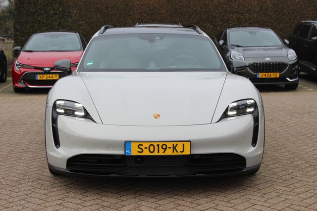 Porsche Taycan Cross Turismo 4 93 kWh / NL Auto! / NIEUWSTAAT! / Panoramadak / 360Camera / Passenger Display / Achterasbesturing / Matrix LED / 21'' / Adaptieve Stoelen / Luchtvering / Stoelventilatie / Dodehoek / Stuurverwarming