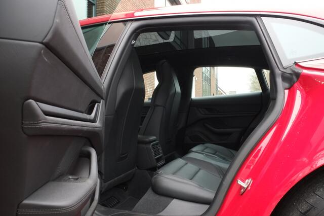 Porsche Taycan Sport Turismo Panoramadak, Sport Chrono, Adaptive cruisecontrol