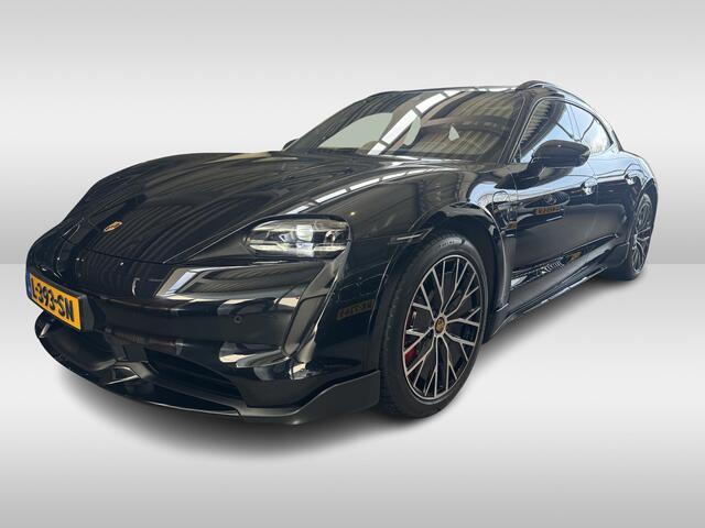 Porsche Taycan Cross Turismo Turbo S 93 kWh / Panoramadak / 360Camera / Head-up / Passenger Display / Luchtvering / 21'' / Bose / Keyless / Sportdesign+Chrono / Stoelventilatie+Verwarming / Stuurverwarming / Dodehoek / DAB / ACC