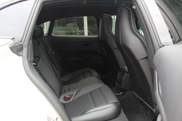 Porsche Taycan Sport Turismo 93 kWh / SOH 95% / 360Camera / Performance+ ACCU / Panoramadak / Sportchrono / Luchtvering / Matrix LED / Luxe Leder / 21'' / Bose / Stoel+Stuurverwarming / Warmtepomp / Dodehoek / DAB / ACC 39.111