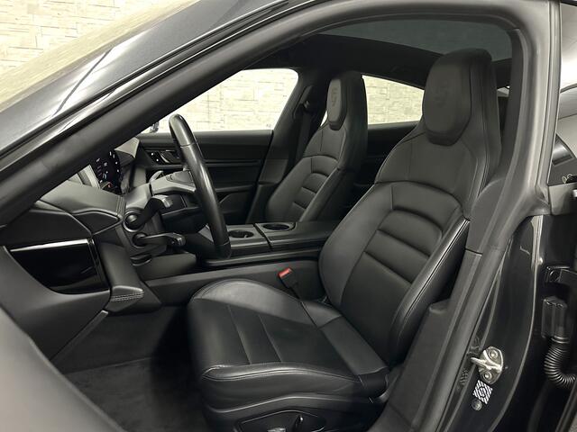 Porsche Taycan 4S Turbo Pakket Performance 84 kWh 490pk | Sport Chrono + | 360 Camera | ACC | Luchtvering | Carbon | 21" | Glasdak | 4WD | Vulkaangrijs | Carplay | Nw.Pr. 147.249,= | NL Auto | SOH Test | Garantie.