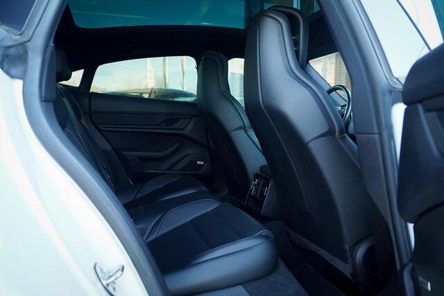 Porsche Taycan Performance 84 kWh / Pano / Warmtepomp / Bose / Luchtvering / 21''