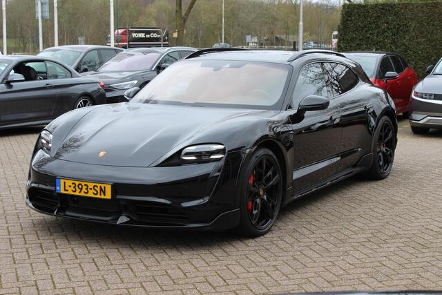 Porsche Taycan Cross Turismo Turbo S 93 kWh / SoH 90,9% / Panoramadak / 360Camera / Head-up / Passenger Display / Luchtvering / 21'' / Bose / Keyless / Sportdesign+Chrono / Stoelventilatie+Verwarming / Stuurverwarming / Dodehoek / DAB