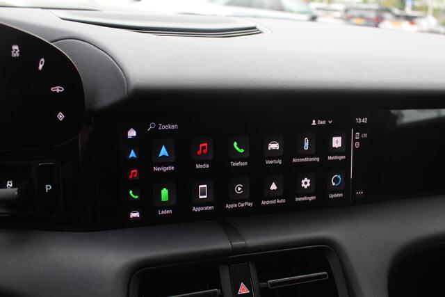 Porsche Taycan Sport Turismo 79 kWh / Panoramadak / Camera / Bose / 20'' / Luchtvering / Leder / Warmtepomp / Dodehoek / Stoelverwarming / DAB / Cruise Control