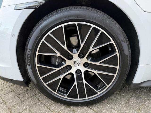 Porsche Taycan Sport Turismo Black Edition 105 kWh Pano l Massage l bijrijders scherm