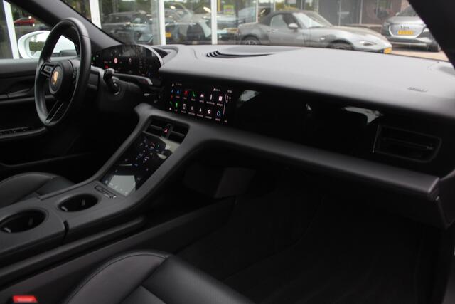 Porsche Taycan Performance 84 kWh / SoH 92% / Panoramadak / Camera / Luchtvering / 20'' / Leder / Stoelverwarming / DAB / ACC