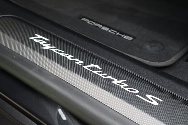 Porsche Taycan Cross Turismo Turbo S **Nieuwprijs ¤ 202.452.-** Carbon I Keramisch I Sport Chrono