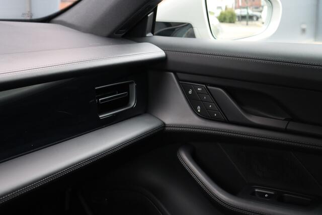 Porsche Taycan Sport Turismo 79 kWh | Achterasbesturing | Luchtvering | Sport-Chrono | ACC | Panoramadak | 18-wegs | BOSE | Memory | Surround Camera | Verwarmd Stuurwiel |