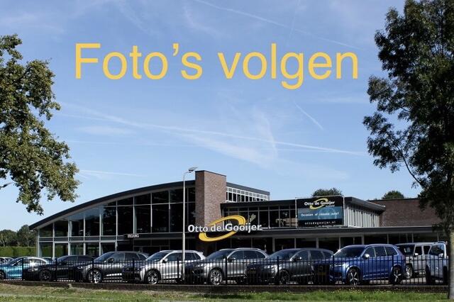 Porsche Taycan Performance 84 kWh / SOH 92,7% / Panoramadak / 360Camera / Keyless / 21'' / Sportchrono / Dodehoek / DAB / Stoelverwarming / Cruise Control