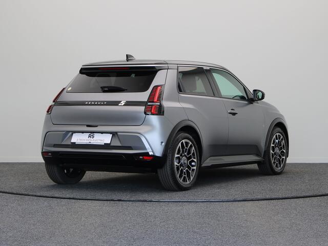 Renault 5 Roland-Garros Comfort range | Achteruitrijcamera | Elektrisch verwarmbare voorstoelen | ISOFIX-bevestigingssysteem voor kinderzitjes op passagiersstoel en op de twee buitenste zitplaatsen achter