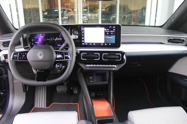 Renault 5 150PK COMFORT RANGE ROLAND-GARROS 52 kWh | NAVIGATIE SYSTEEM MET GOOGLE INTERGRATIE | HARMAN KARDON PREMIUM AUDIO | FULL LED KOPLAMPEN MET MICRO-OPTICS EN FRANSE VLAG | 10"R-LINK MULTIMEDIA | 18"GRONO LICHTMETALEN VELGEN | TWO-TONE CAROSSERIE KLEUR I.C.M.