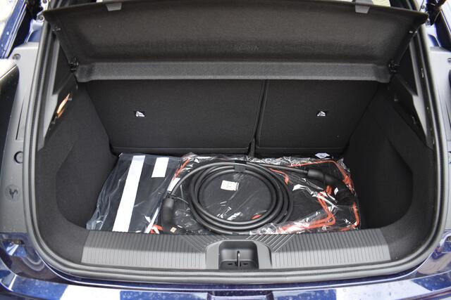 Renault 5 Roland-Garros | Achteruitrijcamera | Elektrisch verwarmbare voorstoelen | ISOFIX-bevestigingssysteem voor kinderzitjes op passagiersstoel en op de twee buitenste zitplaatsen achter