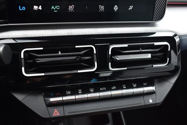 Renault 5 Roland-Garros | Achteruitrijcamera | Elektrisch verwarmbare voorstoelen | ISOFIX-bevestigingssysteem voor kinderzitjes op passagiersstoel en op de twee buitenste zitplaatsen achter