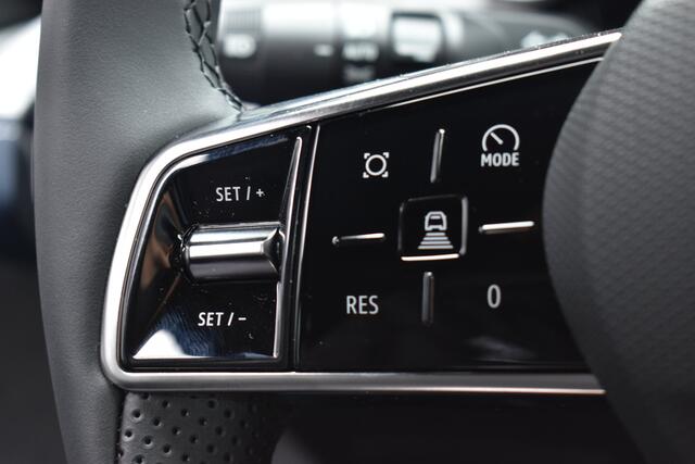 Renault 5 Roland-Garros | Achteruitrijcamera | Elektrisch verwarmbare voorstoelen | ISOFIX-bevestigingssysteem voor kinderzitjes op passagiersstoel en op de twee buitenste zitplaatsen achter