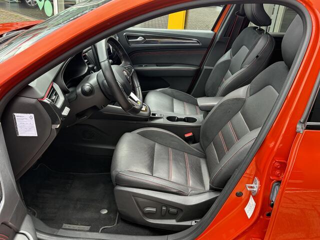 Renault Arkana 1.6 E-Tech Hybrid 145 R.S. Line | NAP | Trekhaak | Bose Audio | Elektrisch glazen schuif-/kanteldak | Stoelverwarming | Elektrische stoelen | DAB | Climate Control | Cruise adaptief |