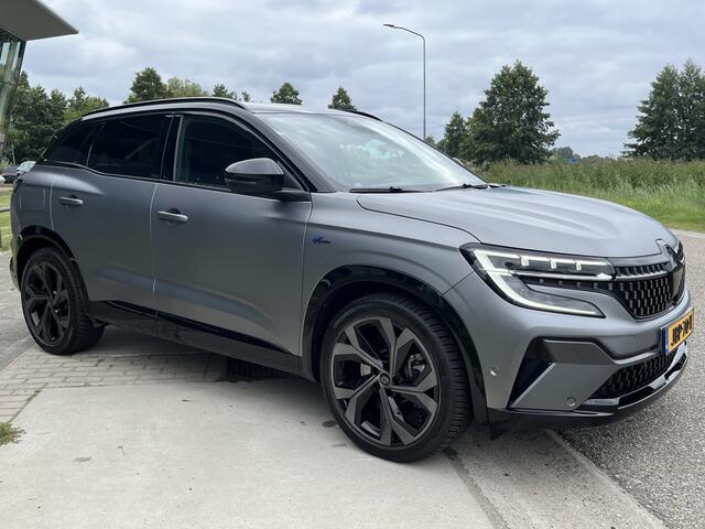 Renault Austral 1.2 E-Tech 200 PK iconic esprit Alpine / 4-Control / Winterpakket / Gris Schiste Satin. Matgrijs /360 Camera / Keyless / 20'' LMV /