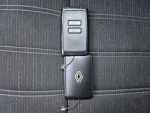 Renault Austral E-Tech full hybrid 200PK Techno / Fabrieksgarantie tot 05-2027 / Panorama Dak / 1.500 KG Trekgewicht / Adaptief Cruise Control / Camera 360° / Navigatie / Stuur-, Stoel- & Voorruitverwarming / Elektrische Bestuurdersstoel / 19" LM Wielen met All Season B