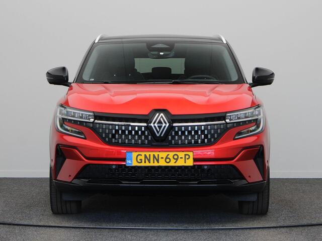 Renault Austral E-Tech Hybrid 200pk Iconic | Trekhaak | Full option | Harman Kardon | 4Control | Active driver assist | Panoramisch vast glazen dak |