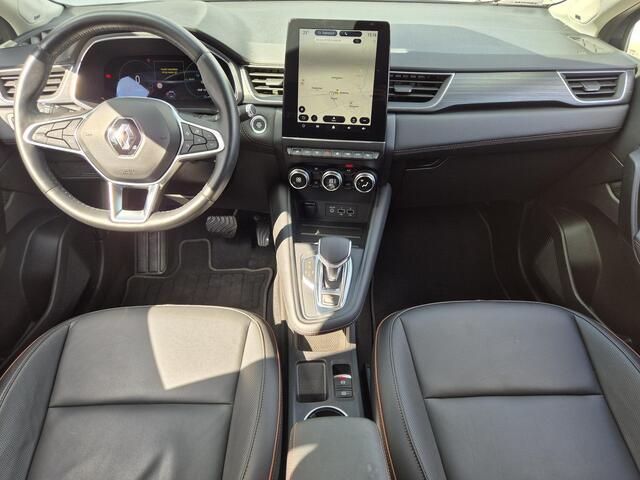 Renault CAPTUR 1.6 E-Tech Plug-in Hybrid 160 Initiale Paris / Automaat / Trekhaak afneembaar 13-polig / Apple Carplay Android Auto / Bose Premium Audio / Stuur-, en Stoelverwarming / Rondomzicht camera / Keyless Entry/Start /