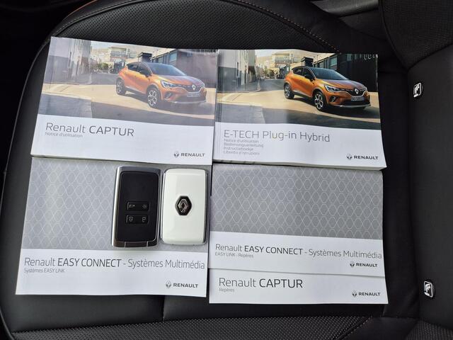 Renault CAPTUR 1.6 E-Tech Plug-in Hybrid 160 Initiale Paris / Automaat / Trekhaak afneembaar 13-polig / Apple Carplay Android Auto / Bose Premium Audio / Stuur-, en Stoelverwarming / Rondomzicht camera / Keyless Entry/Start /