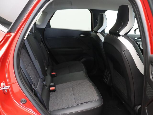 Renault CAPTUR 1.6 E-Tech Plug-in Hybrid 160 Intens | Stoelverwarming | 360 Graden camera | Climate control | Cruise control |
