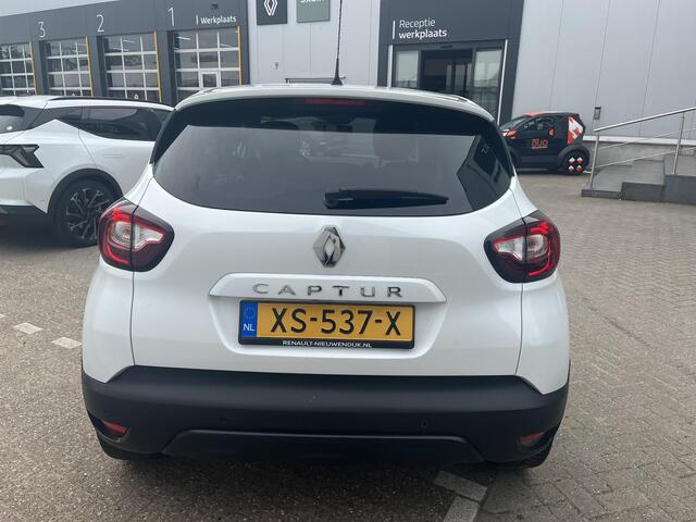 Renault CAPTUR 0.9 TCe Limited / NAVIGATIE / CAMERA / PARKEERSENSOREN / ALL SEASON BANDEN / LICHTMETALEN VELGEN