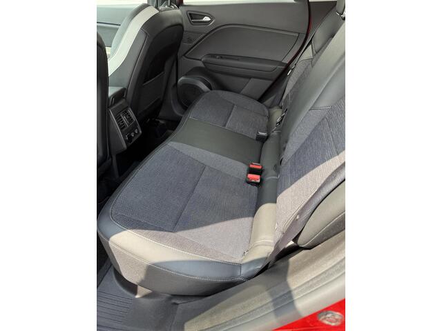 Renault CAPTUR 1.3 TCe 130 Intens Unieke Km! / Navi / Cruise / Camera / Clima / sensoren voor / Keyless