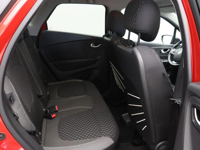 Renault CAPTUR TCe 90pk Intens |Volledig dealer onderhouden | Achteruitrijcamera | Parkeersensoren rondom | Lichtmetalen velgen | Navigatie |