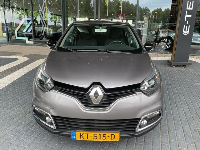 Renault CAPTUR 1.2 TCe Limited / NAVIGATIE / PARKEERSENSOREN / LICHTMETALEN VELGEN / 4 CILINDER 120 PK