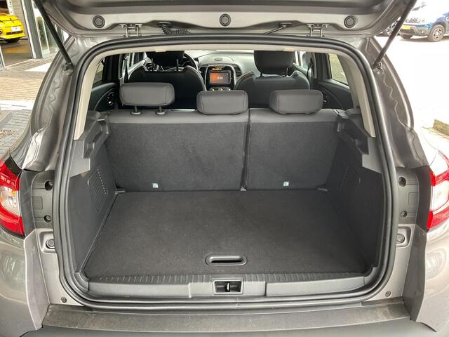 Renault CAPTUR 1.2 TCe Limited / NAVIGATIE / PARKEERSENSOREN / LICHTMETALEN VELGEN / 4 CILINDER 120 PK