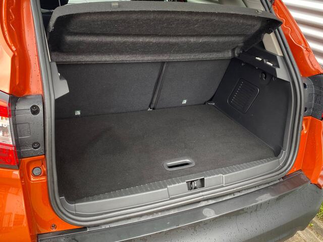 Renault CAPTUR 1.2 TCe Dynamique Automaat! | Clima | Cruise | Lederen bekleding! | Camera | Navigatie | Keyless | Trekhaak | RIJKLAARPRIJS INCL 12 MAANDEN GARANTIE EN BEURT