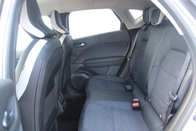 Renault CAPTUR Automaat Hybride Black line l Lane assist l Stuurverwarming l Add cruise control l Navigatie l Apple carplay / Android auto