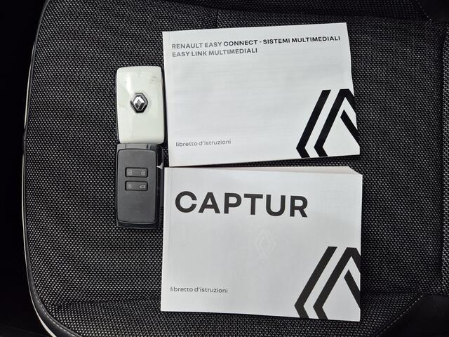 Renault CAPTUR 1.3 mild hybrid 140 techno Handgeschakeld / Apple Carplay Android Auto / Climate control / Achteruitrijcamera / Navigatie / Keyless Entry/Start / Trekgewicht 1200 kg / Cruise control /