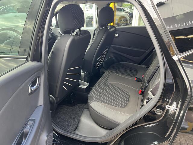Renault CAPTUR 0.9 TCe Intens | Trekhaak | Navigatie | Achteruitrijcamera | LED | Dodehoek detectie | Parkeersensoren | Climate Control |