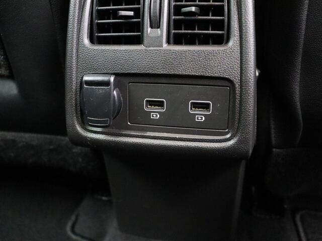 Renault CAPTUR 1.6 E-Tech plug-in hybrid 160 Intens | Navi | Clima | Keyless | Full led | Stoelverwarming.