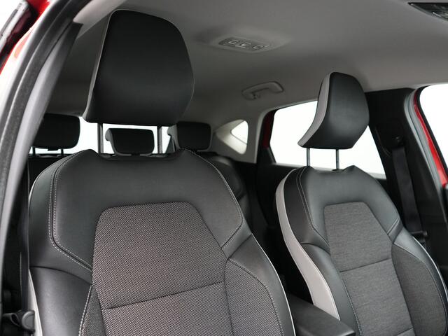 Renault CAPTUR 1.3 TCe 140 Intens Automaat 141pk | Apple Carplay | Sportstoelen | Navigatie | Camera | DAB | L.M. 18" | Cruise Control |