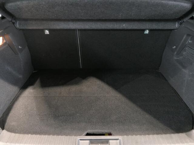 Renault CAPTUR 1.6 E-Tech Plug-in Hybrid 160 Initiale Paris *DEALER ONDERHOUDEN* *Trekhaak* - Allseasons, stoel + stuurverwarming & volleder bekleding