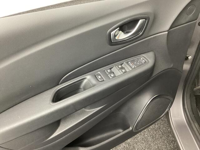 Renault CAPTUR 1.3 TCe Intens | Automaat | Trekhaak | Navi | Carplay |*